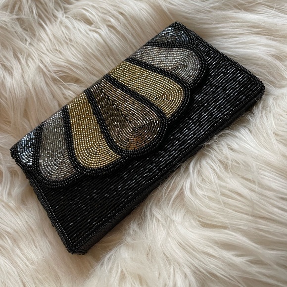 Carol M. Studio Vintage Ombre Scalloped Beaded Shell Clutch with Matching Belt - Picture 3 of 14